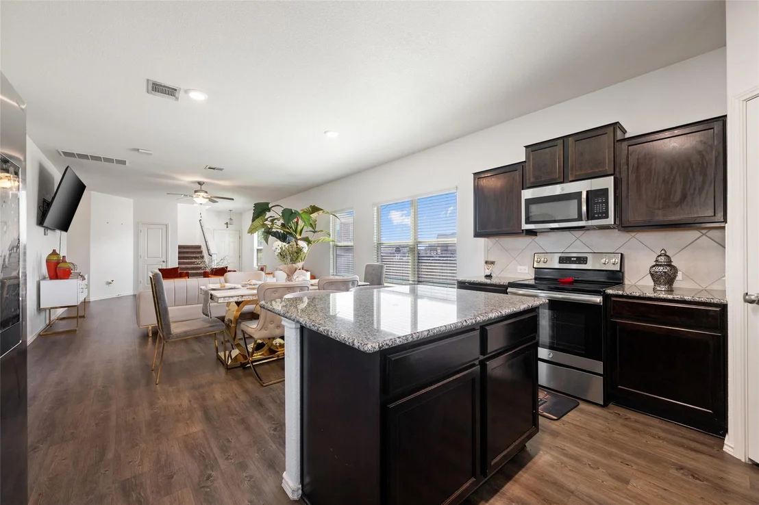Photo of Unit 12F at 524 Circle WAY