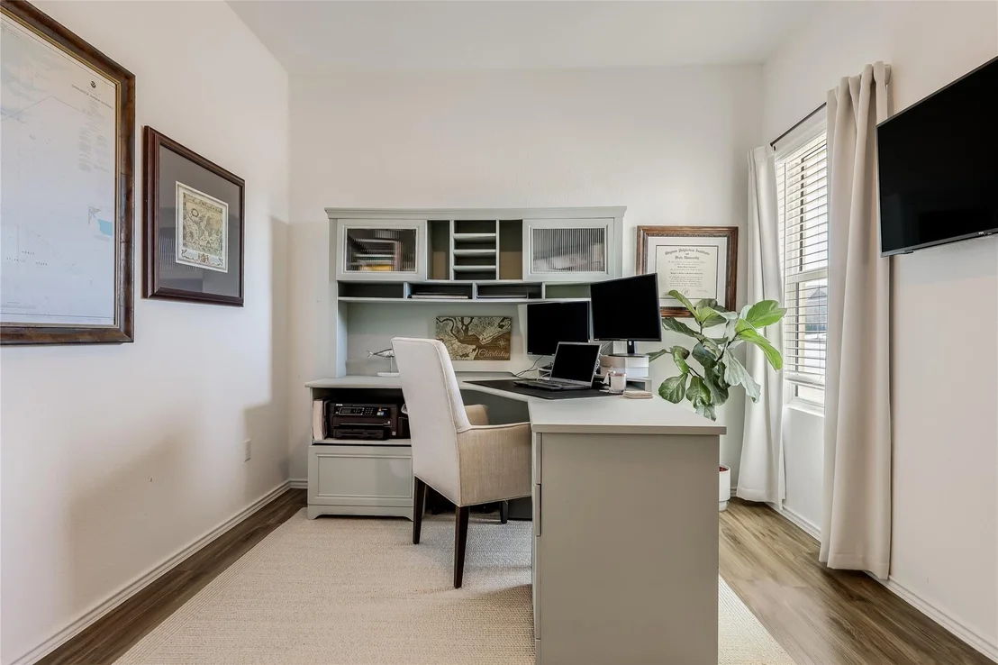 Photo of 1101 Bluewood BND