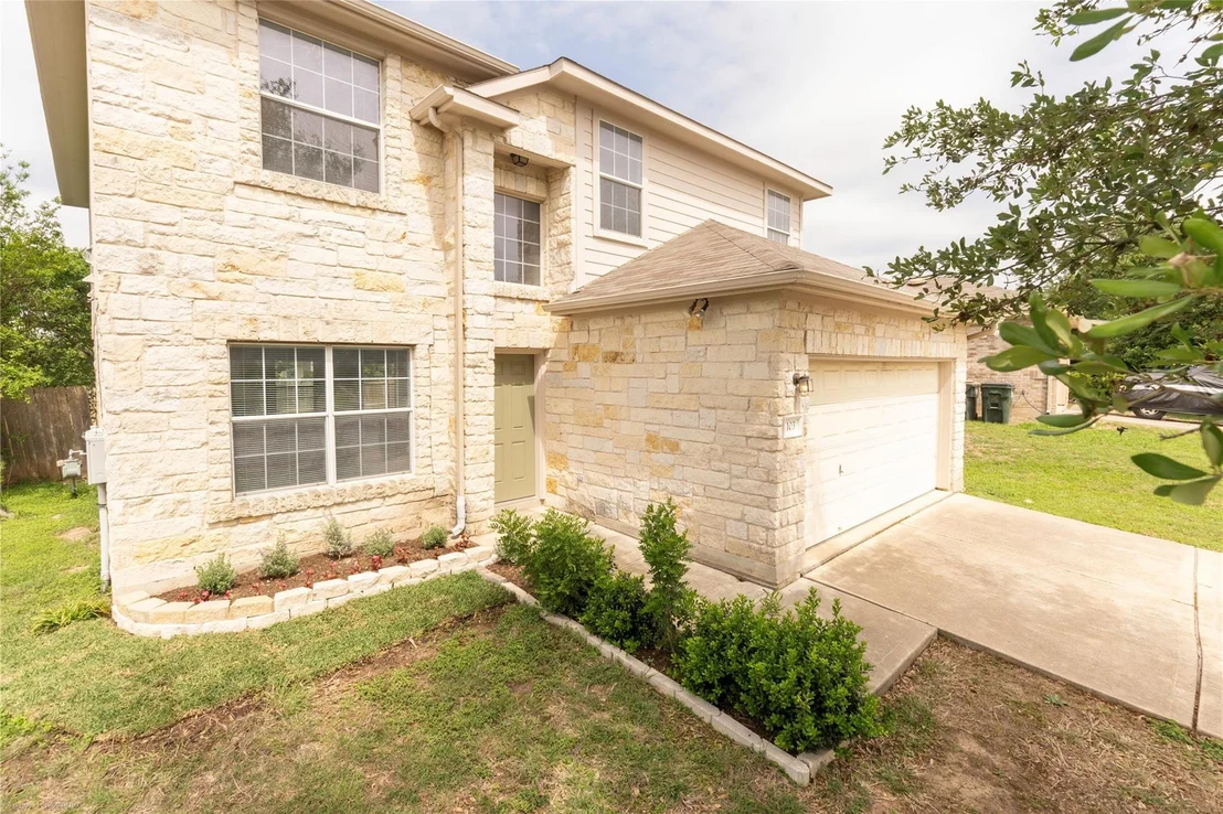 Photo of 103 Ashwood N