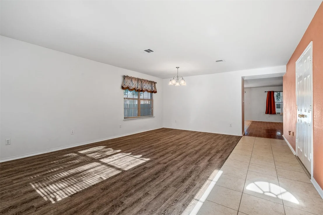 Photo of 910 Yellowstone DR