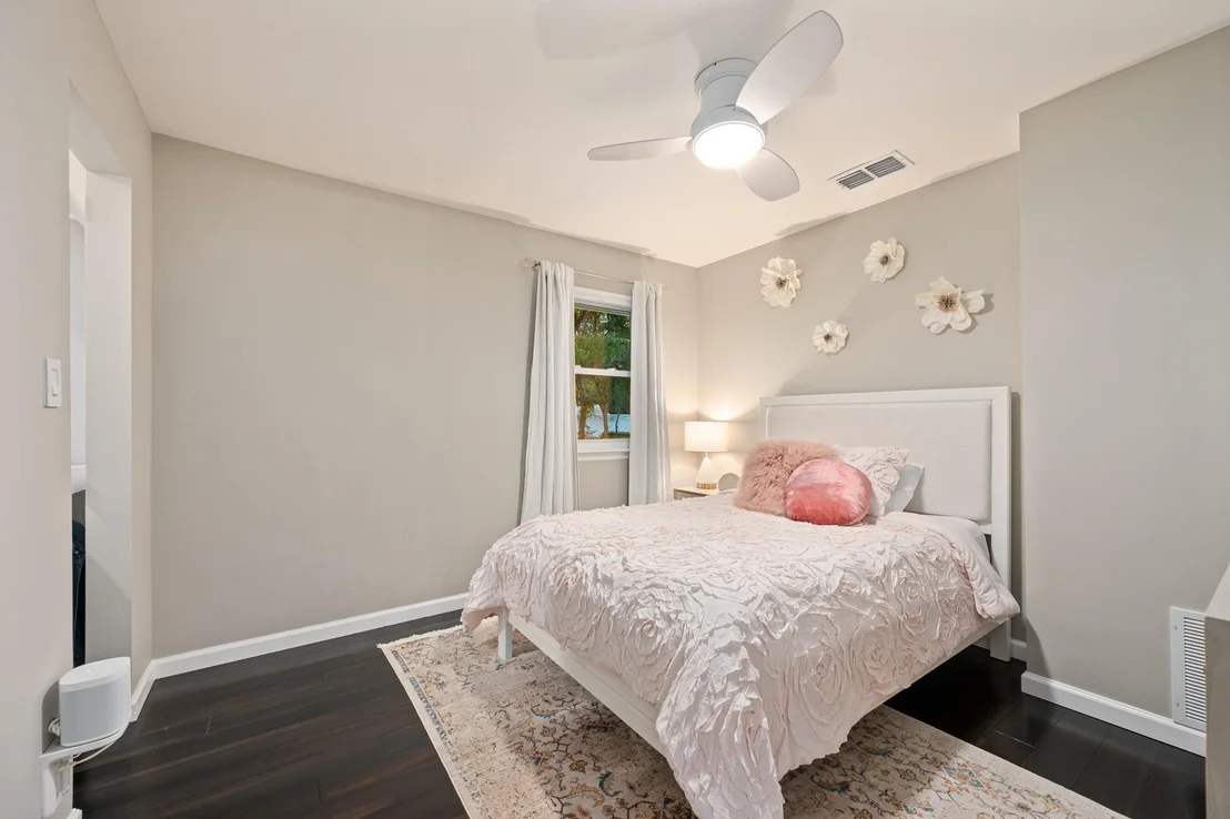 Photo of 1813 Crooked LN