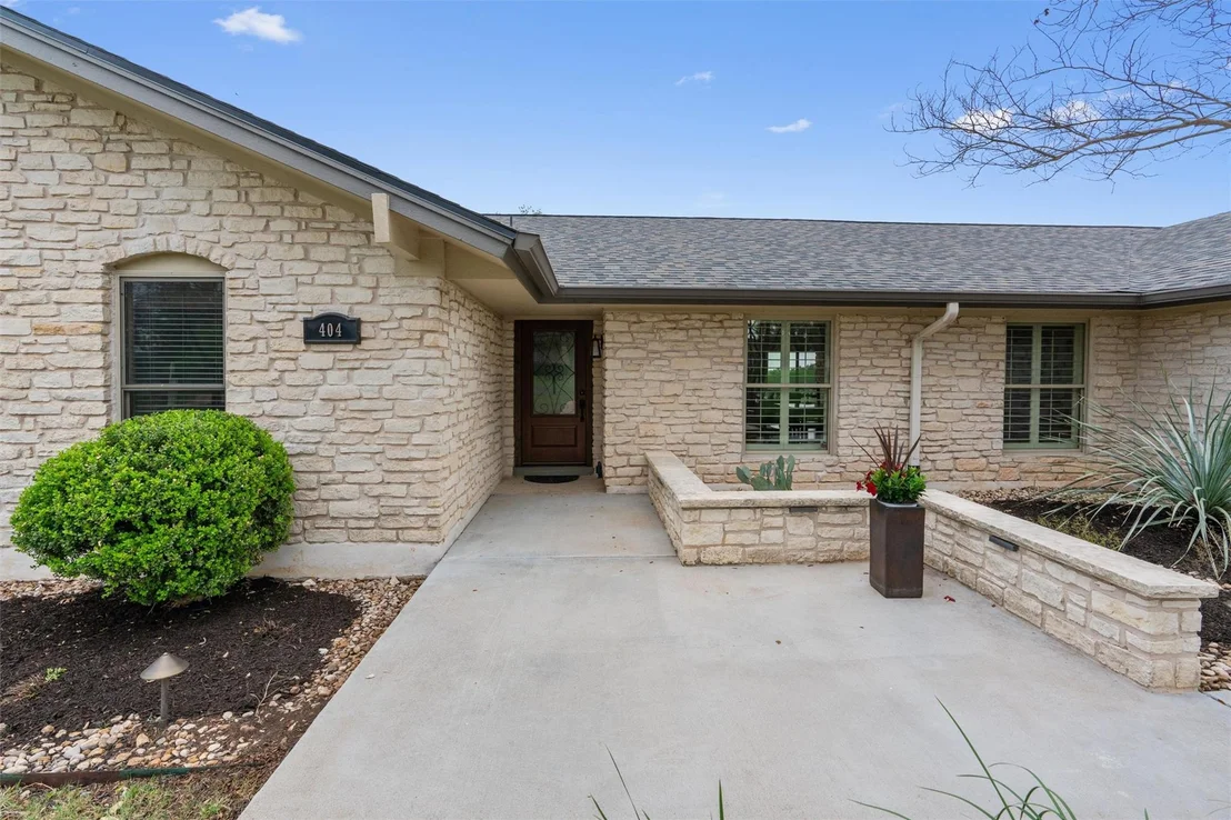 Photo of 404 Skyline RD