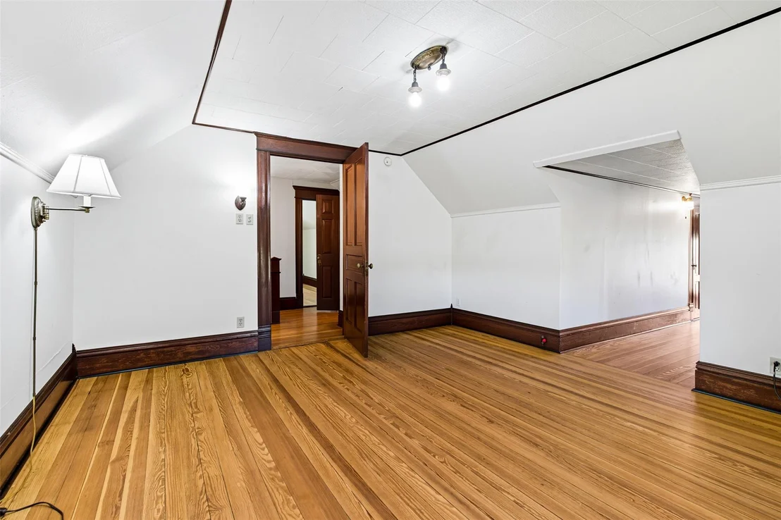 Photo of 105 Davis DR