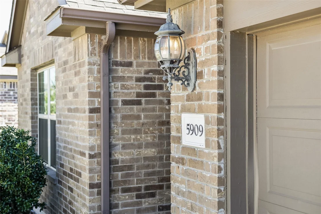 Photo of 5909 Toscana TRCE