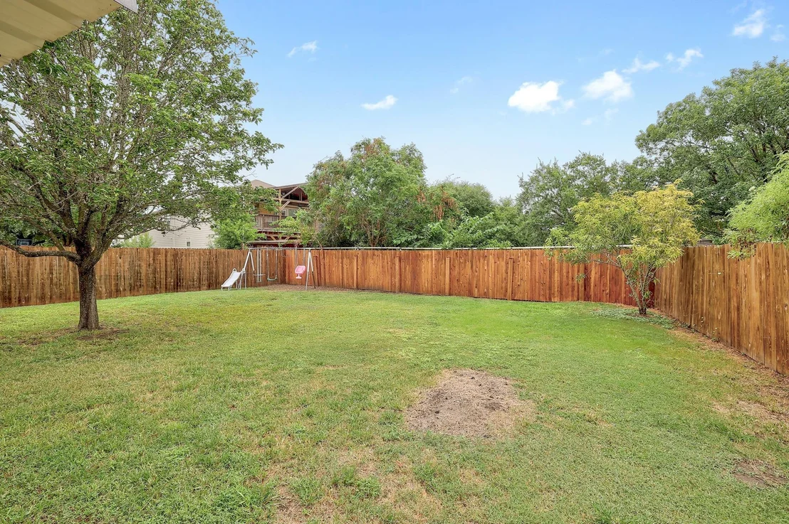 Photo of 335 Mistletoe LN