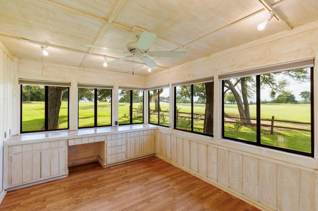 Photo of 2820 Aurora