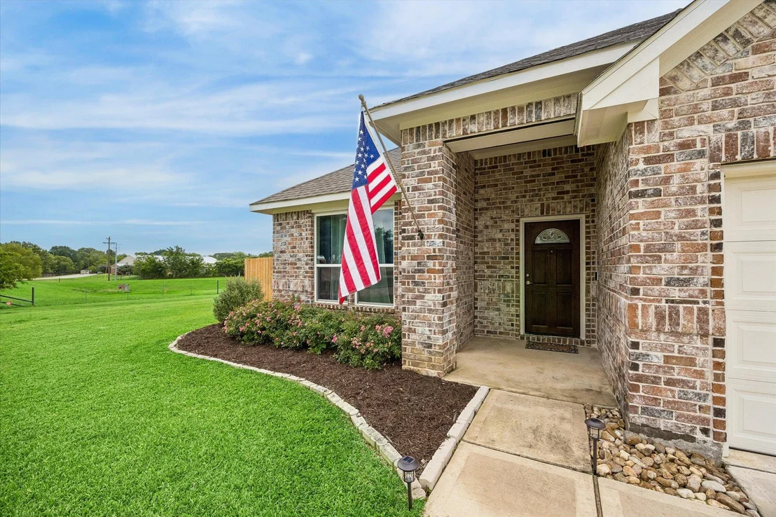 Photo of 1401 Timber Oaks DR