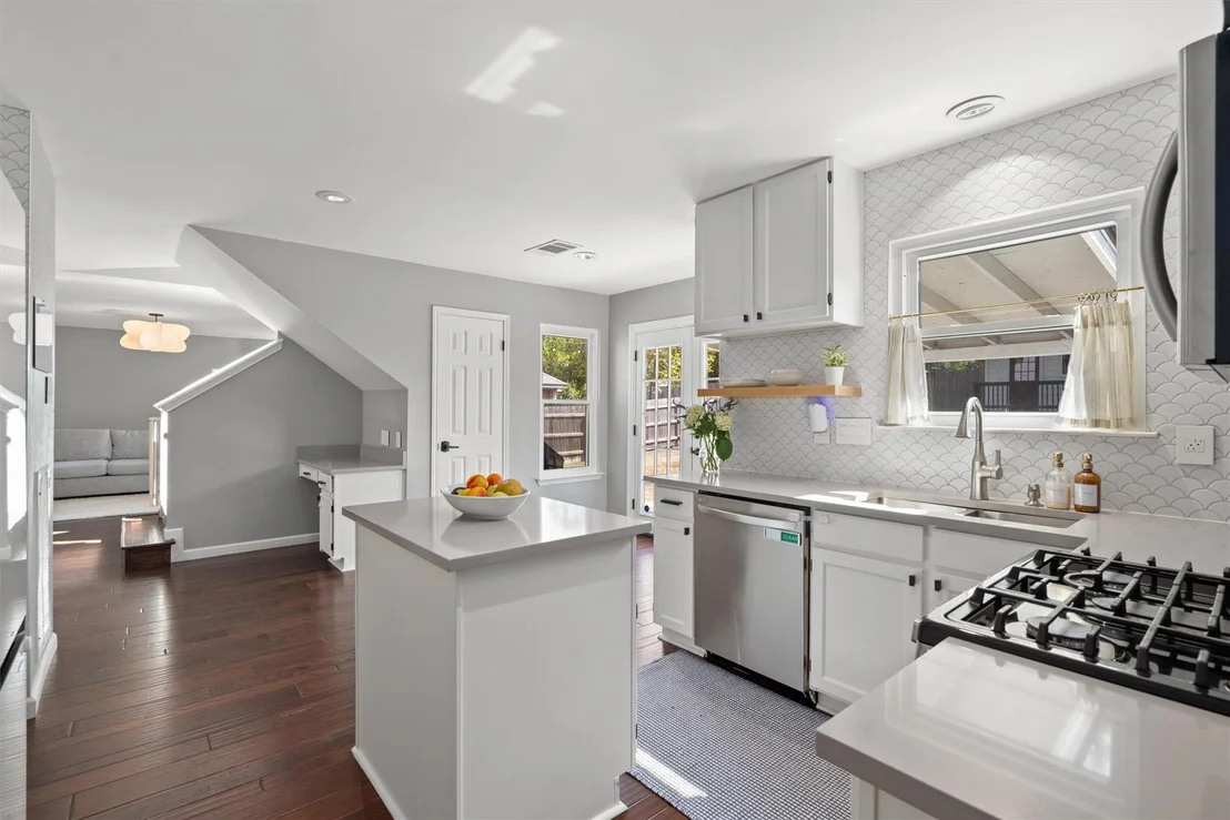 Photo of 1009 Pioneer Bend DR