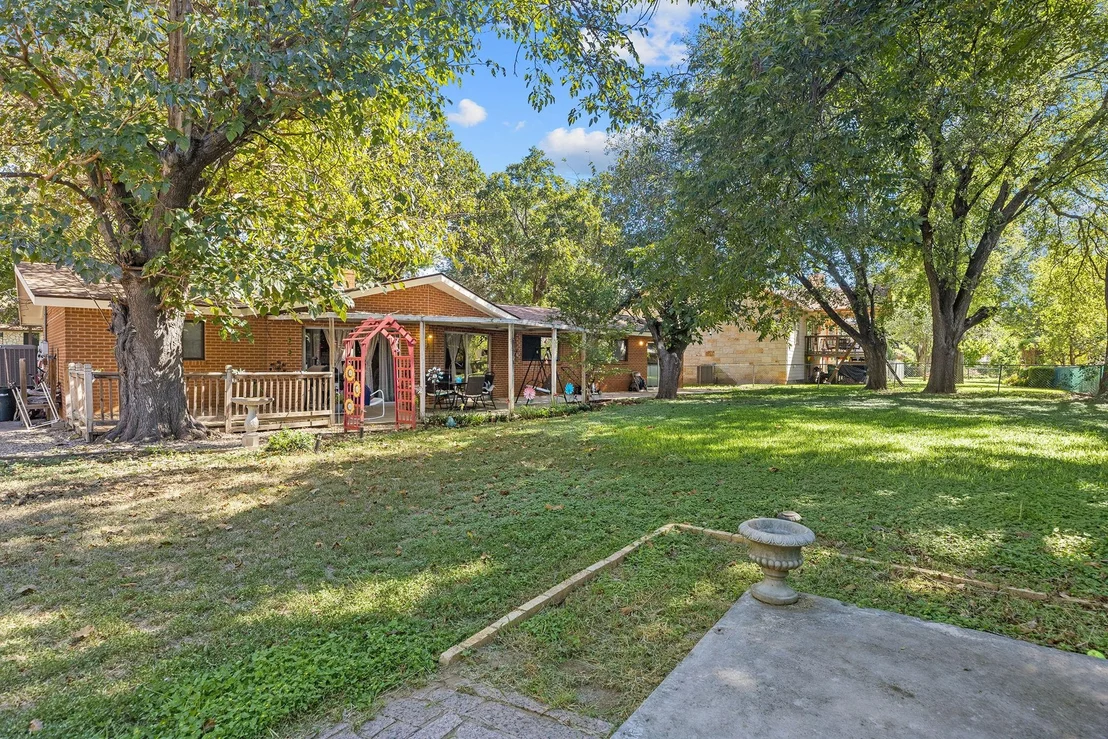 Photo of 1106 Live Oak DR