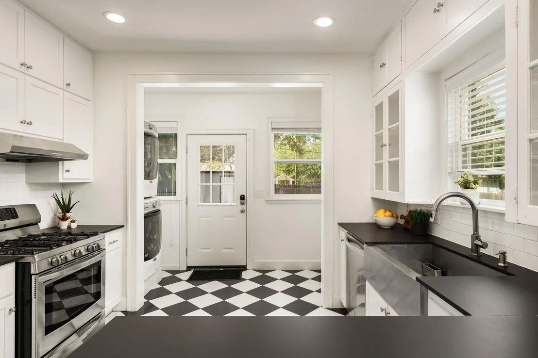 Photo of 1612 Travis Heights BLVD