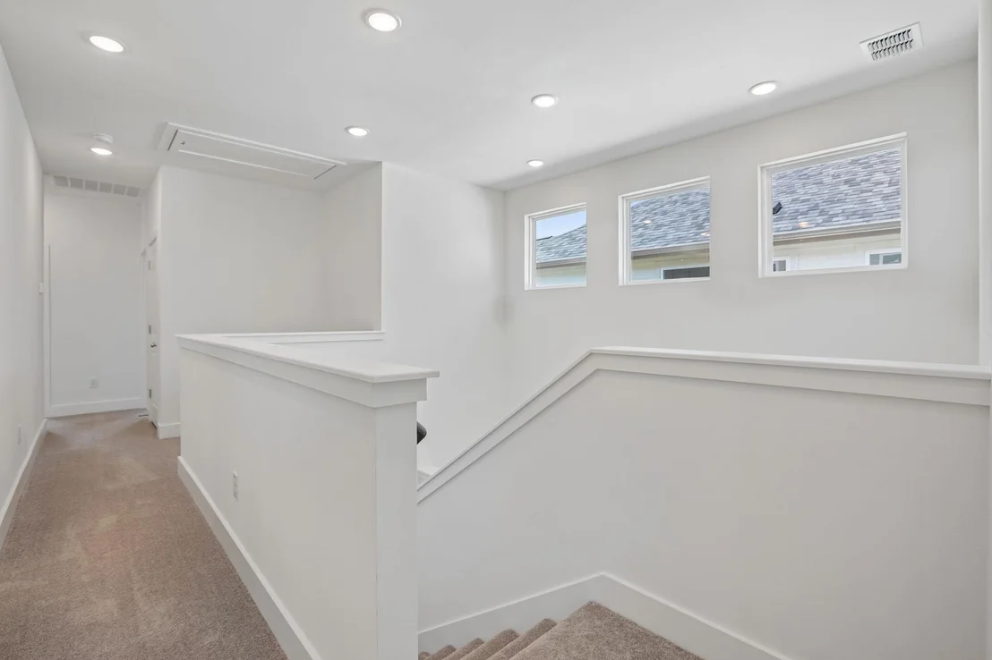 Photo of 125 Maverick Ave