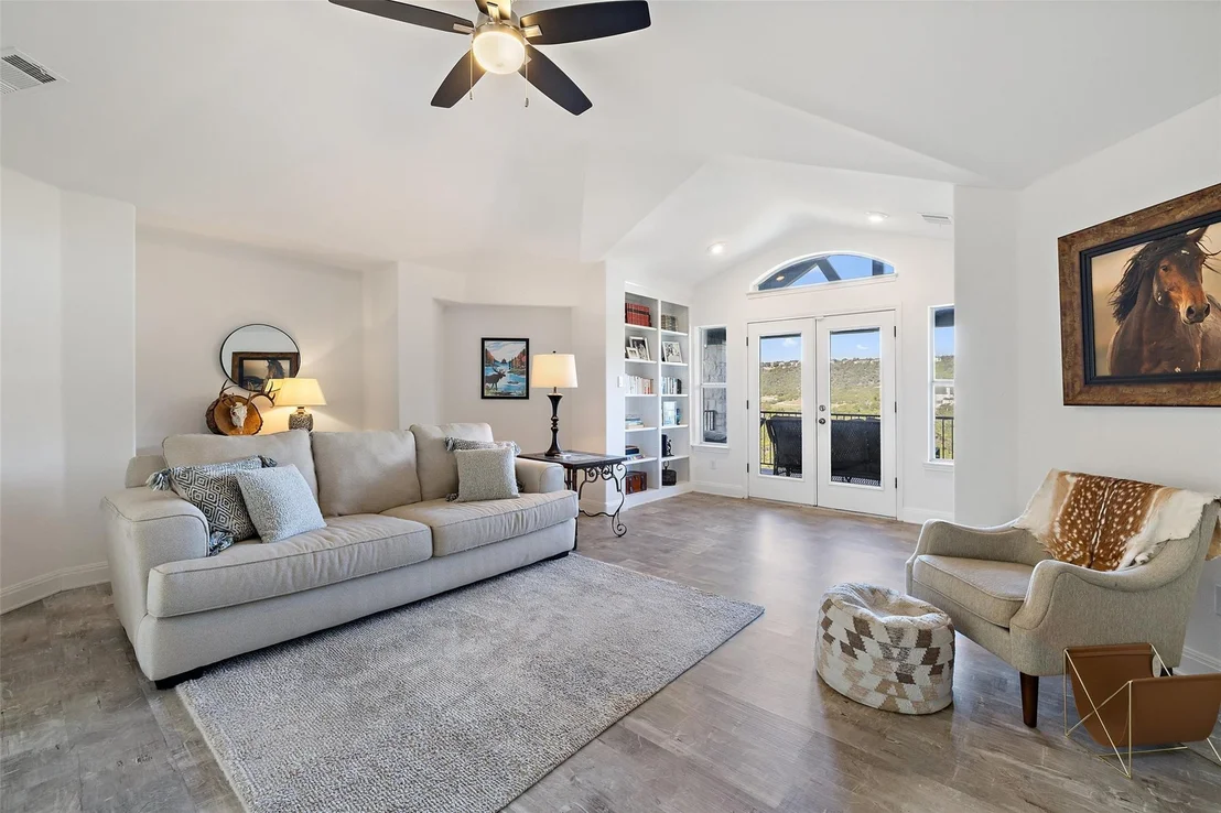 Photo of 3833 River Place BLVD