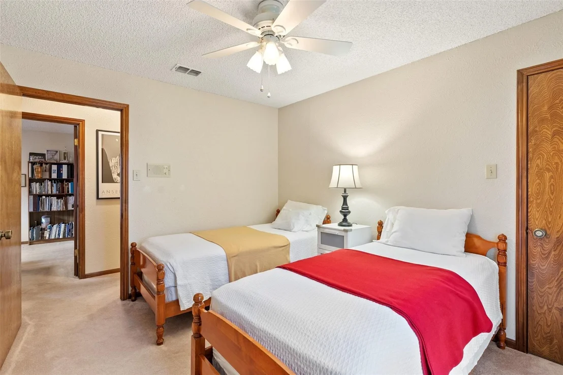 Photo of 1409 Thaddeus CV