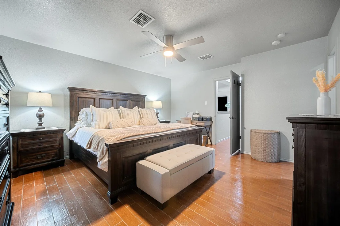 Photo of 5504 Alomar CV