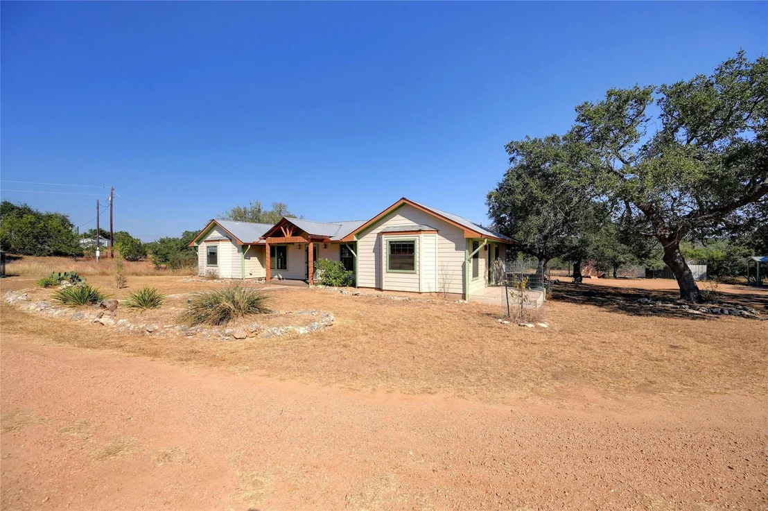 Photo of 525 River Oaks RD