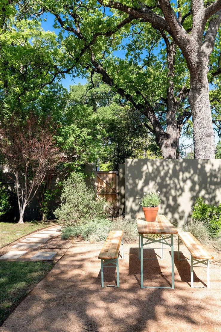Photo of 2111 Enfield RD