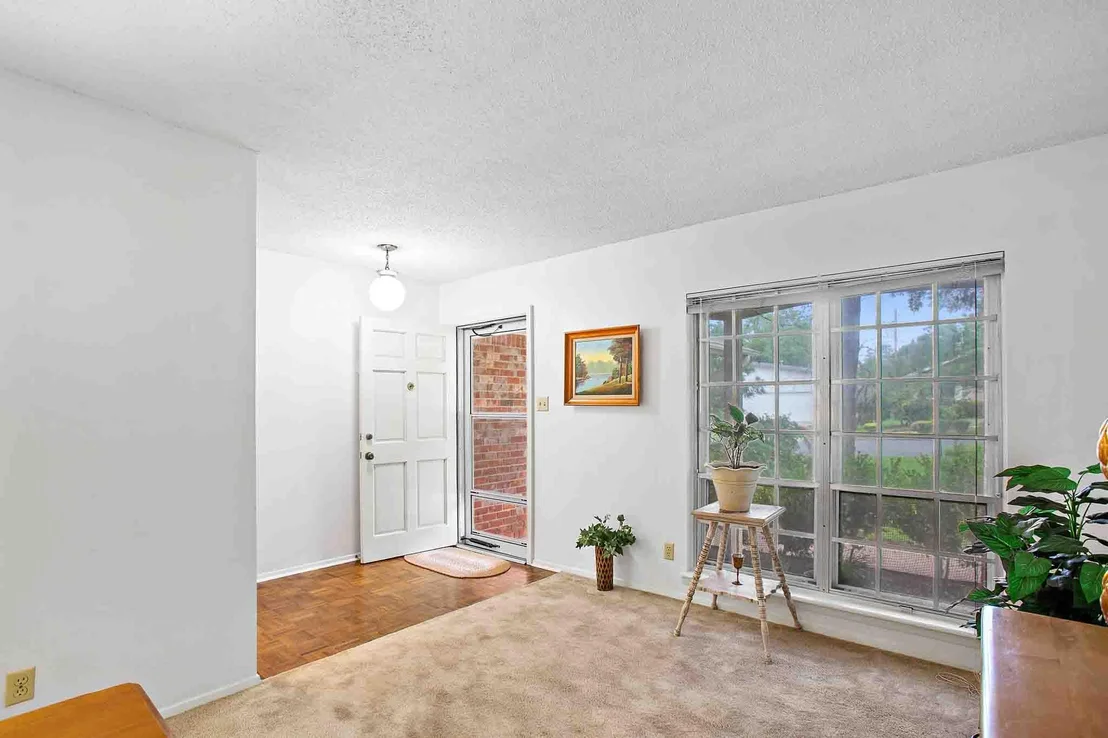 Photo of 1912 Parkside LN