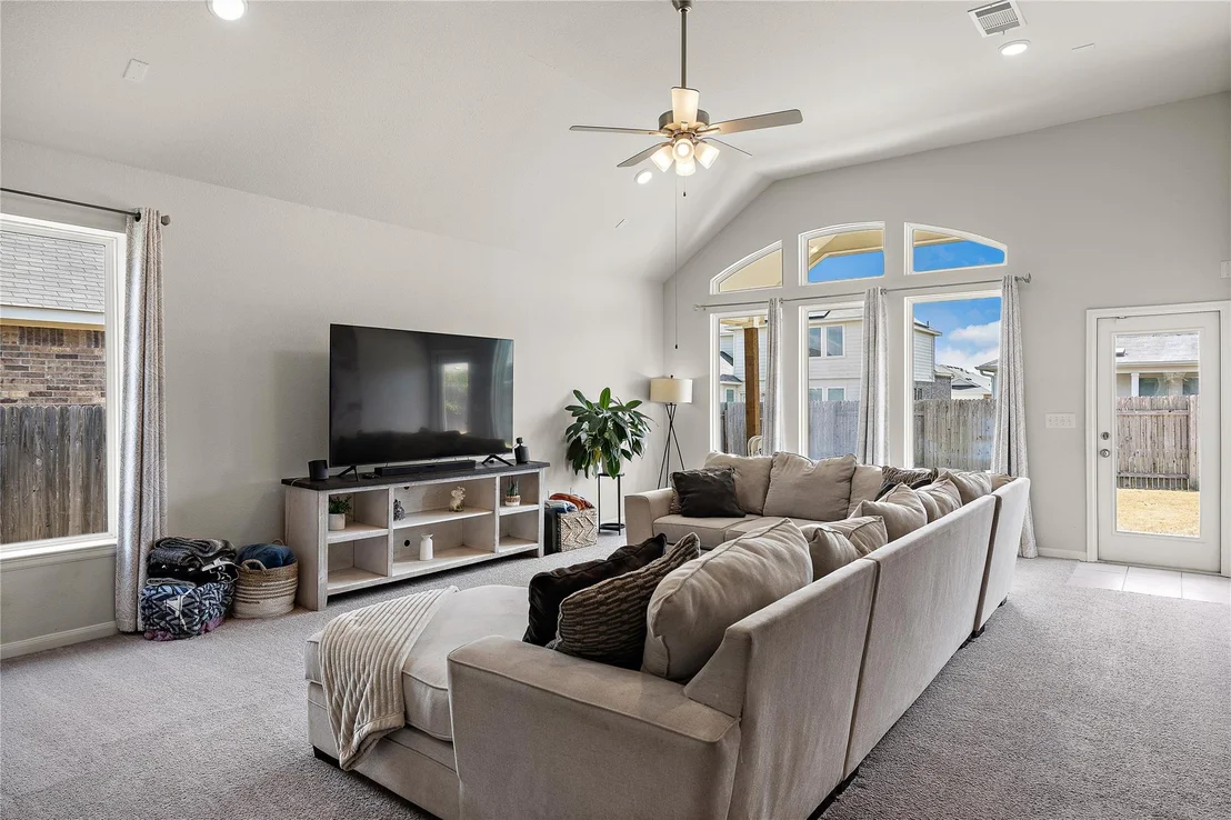 Photo of 521 Hendelson LN