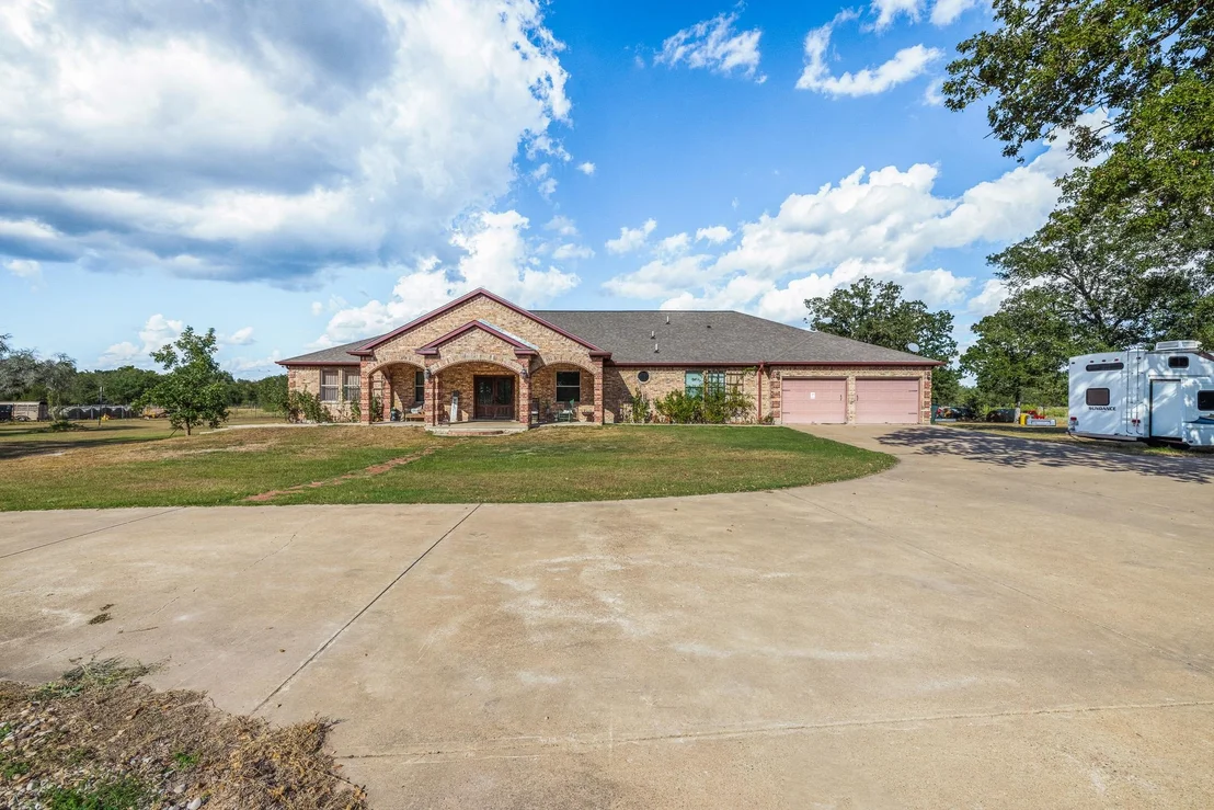 Photo of 1102 Private Road 2332