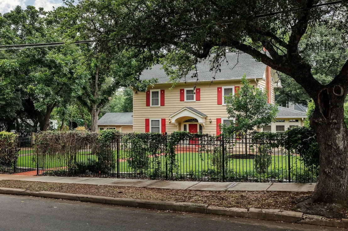 Photo of 3201 West Ave