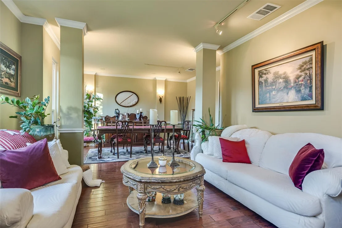 Photo of 9105 Bluegrass DR