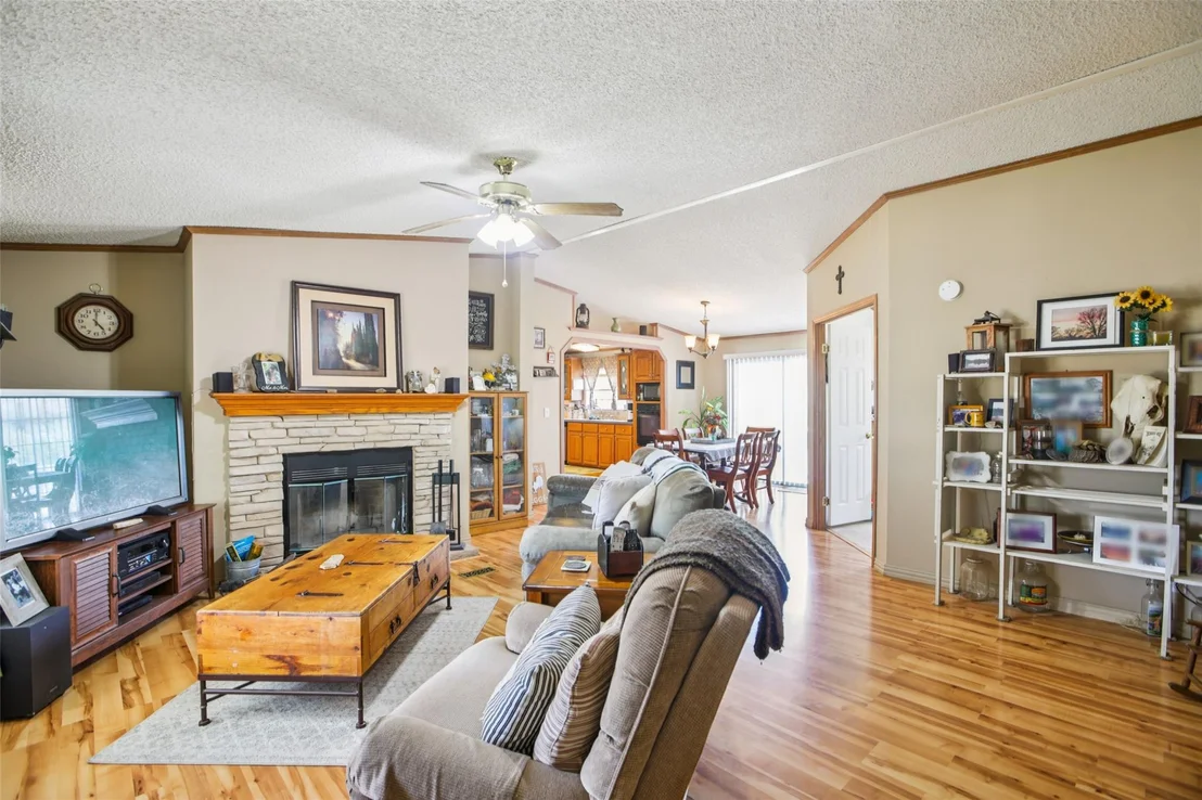Photo of 372 Hofferek RD