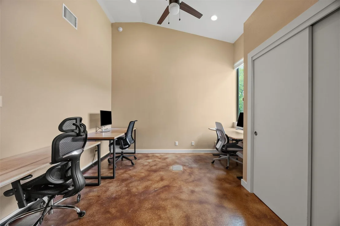 Photo of 5106 Spruce CV