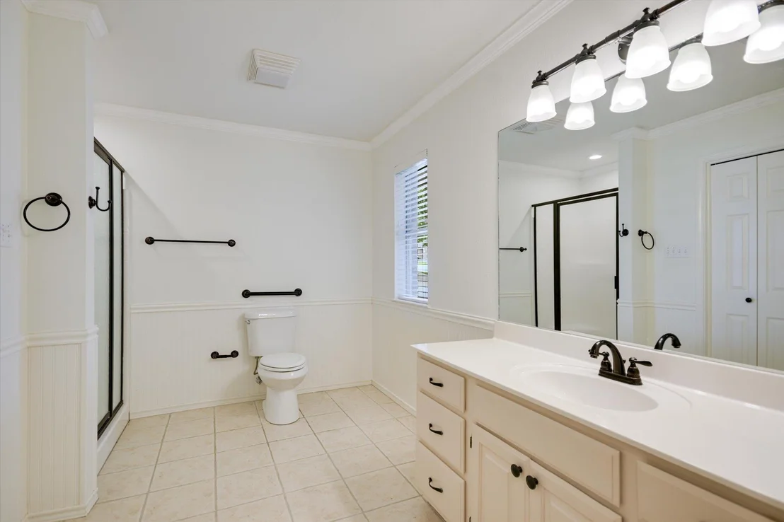 Photo of 700 Beachwood