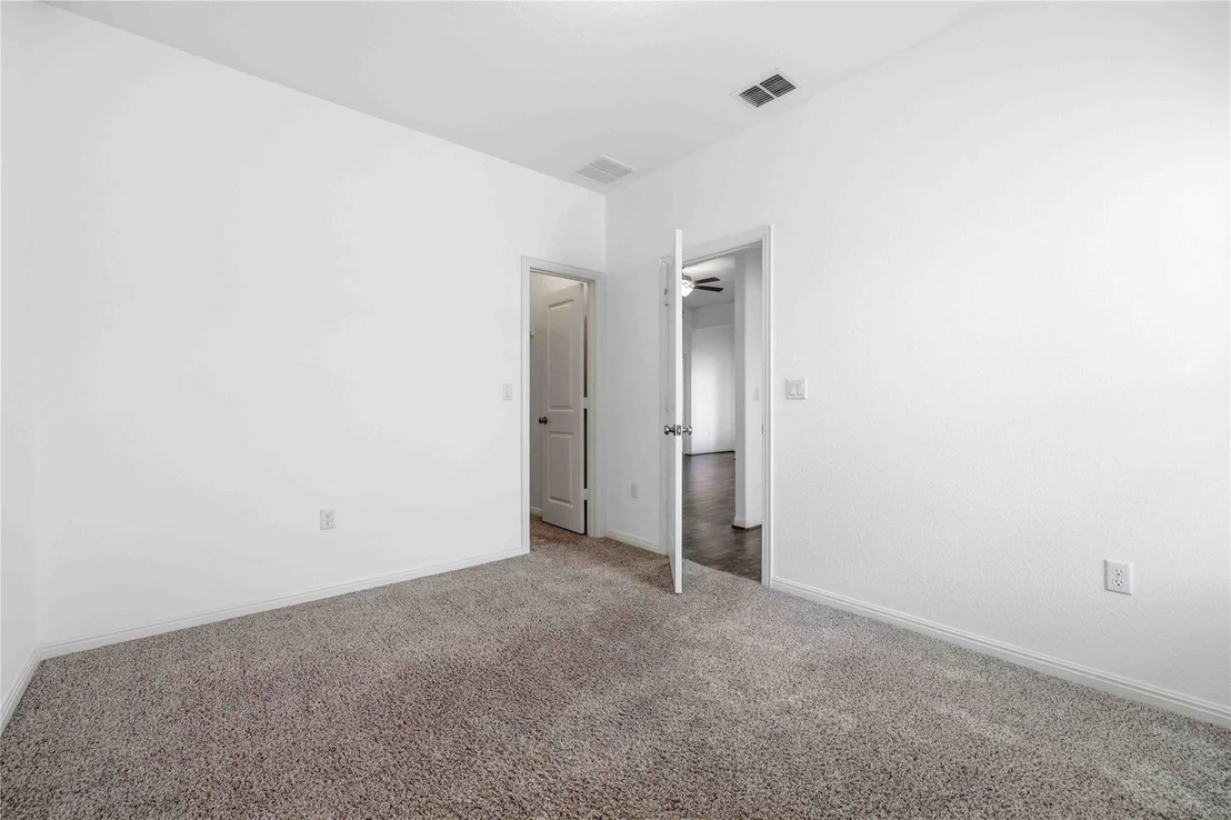 Photo of 707 Allende BND