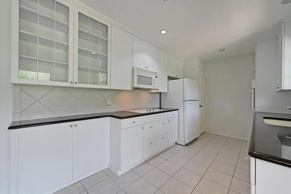 Photo of 2006 Southern Oaks DR