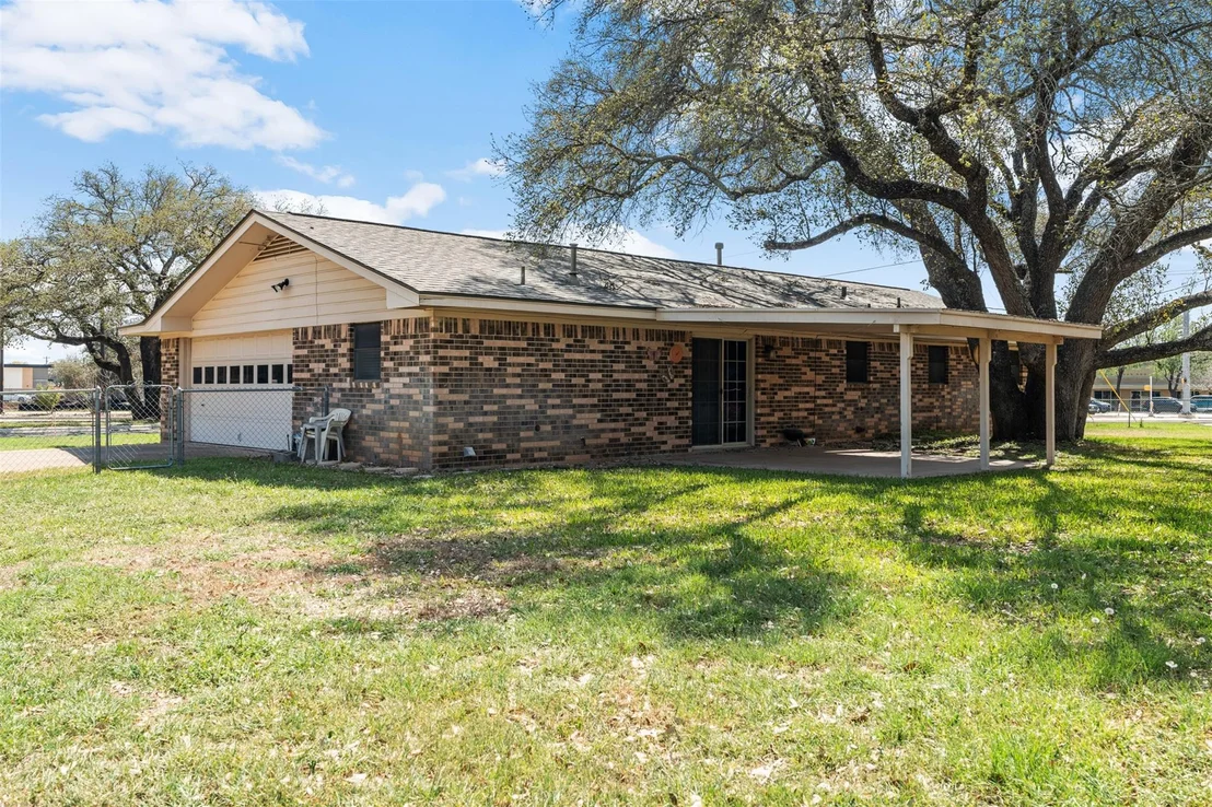 Photo of 305 Shannon LN