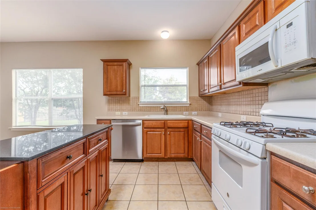 Photo of 103 Ashwood N