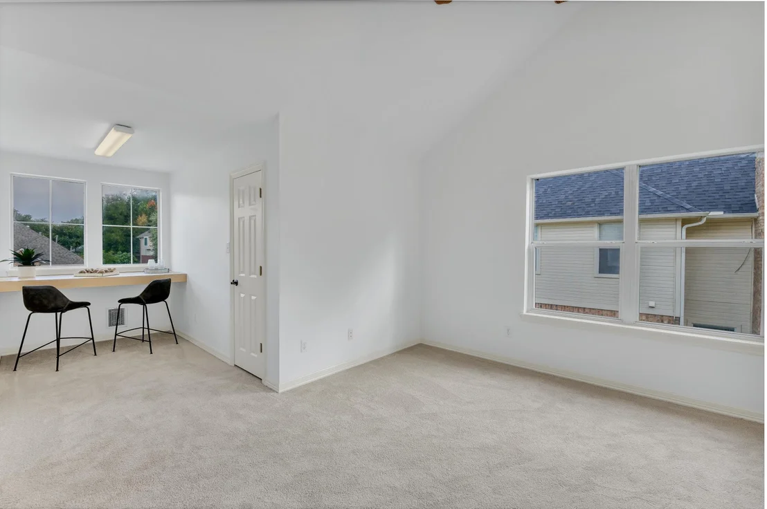 Photo of 701 Oaklands DR