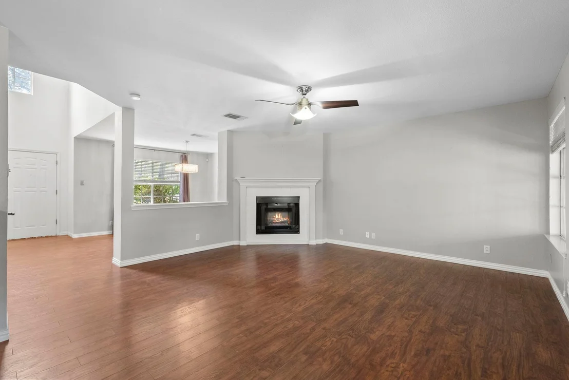 Photo of 2028 Desco DR