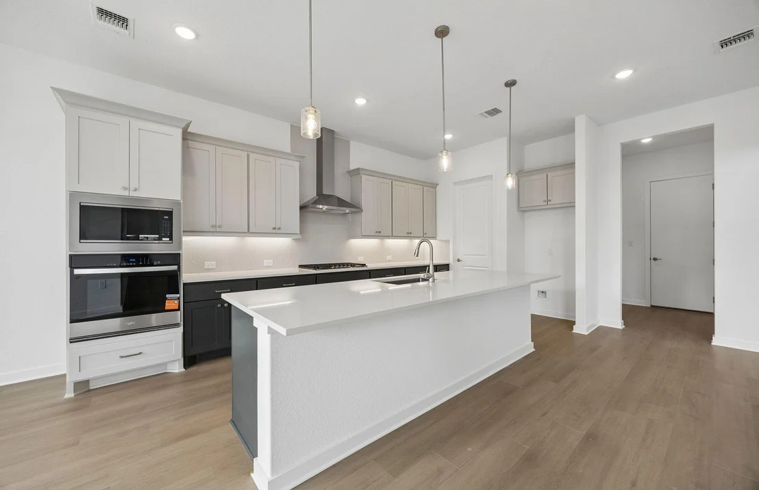 Photo of 16401 Winnie Mae BND