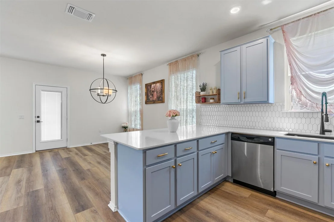 Photo of 4712 Pell RD