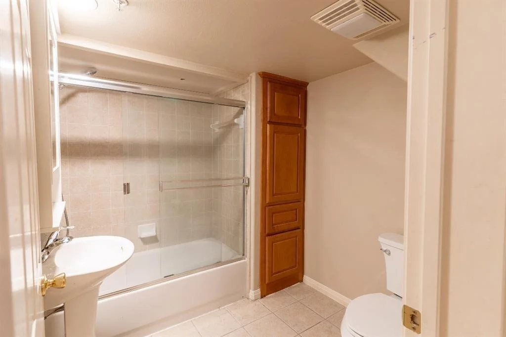 Photo of Unit 2 at 3009 Speedway
