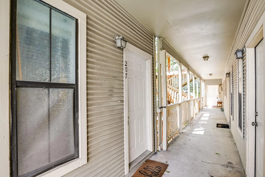 Photo of Unit 207 at 4401 Speedway