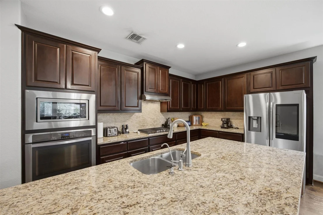 Photo of 1016 Winding Way DR
