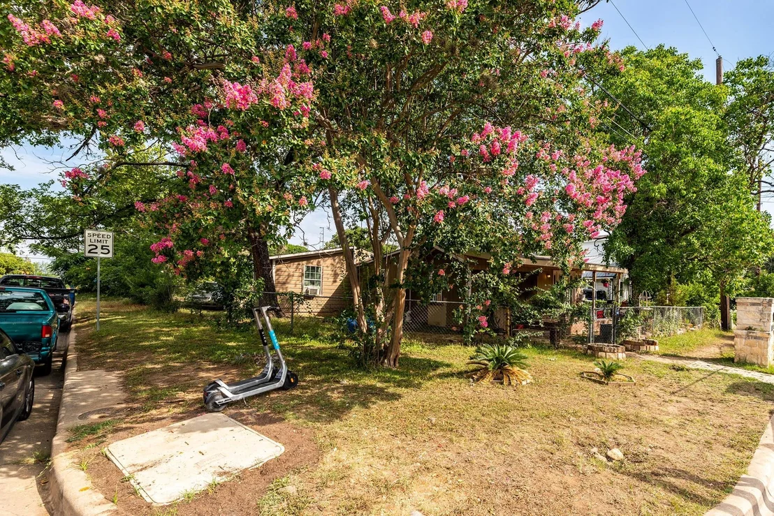 Photo of 1144 Mason Ave