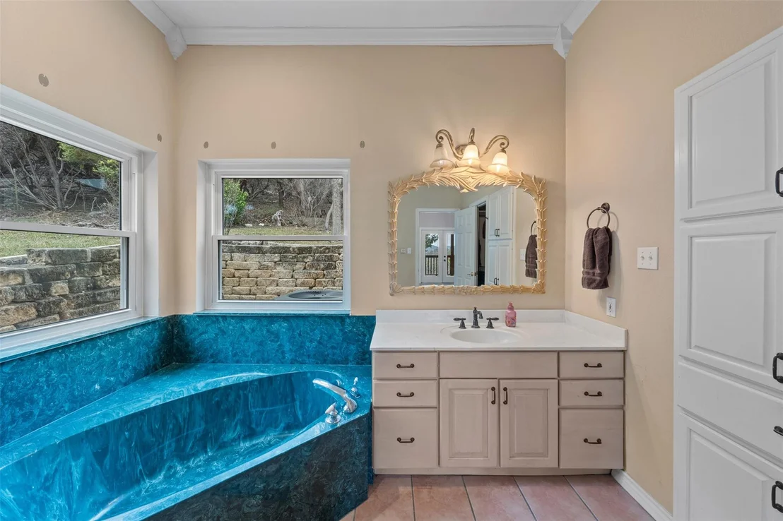 Photo of 5926 Lakeside DR