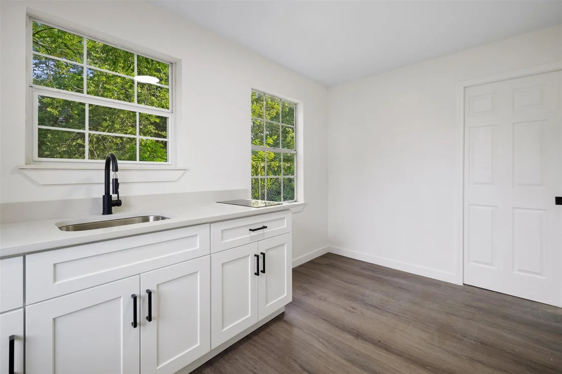 Photo of 707 W 7th ST