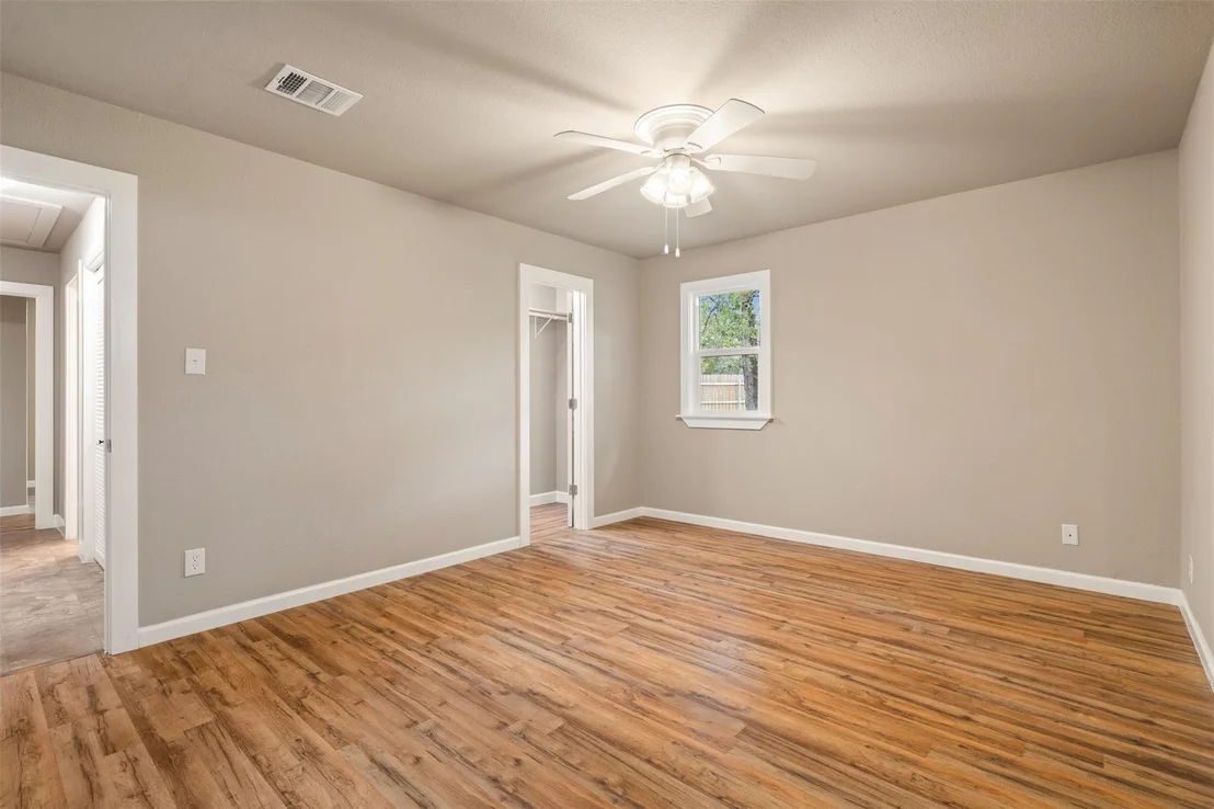 Photo of 940 Perry LN