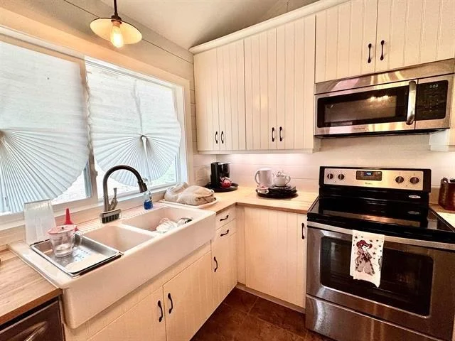 Photo of 402 Laurel LN