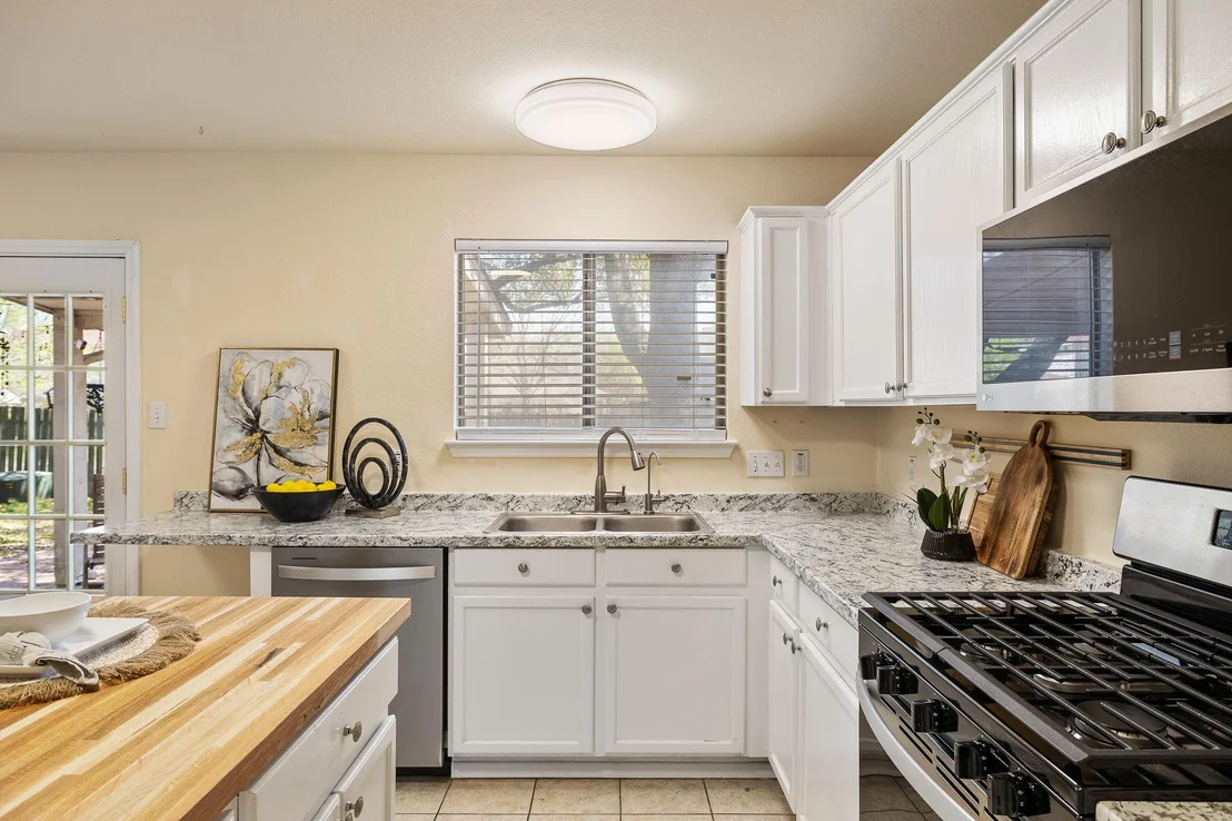 Photo of 1007 LAURELLEAF DR