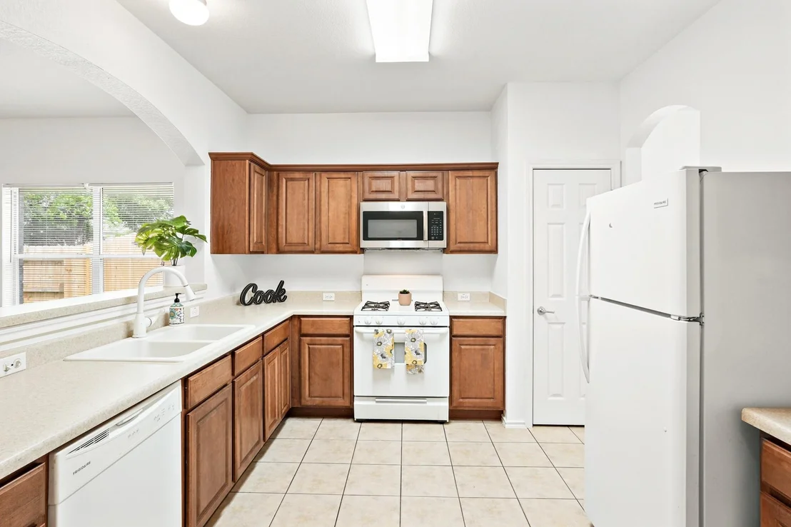Photo of 141 Ashwood N