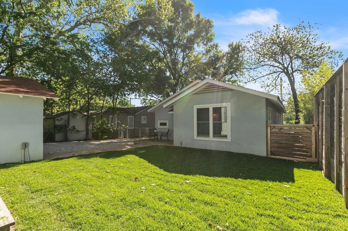 Photo of 1308 KINNEY Ave