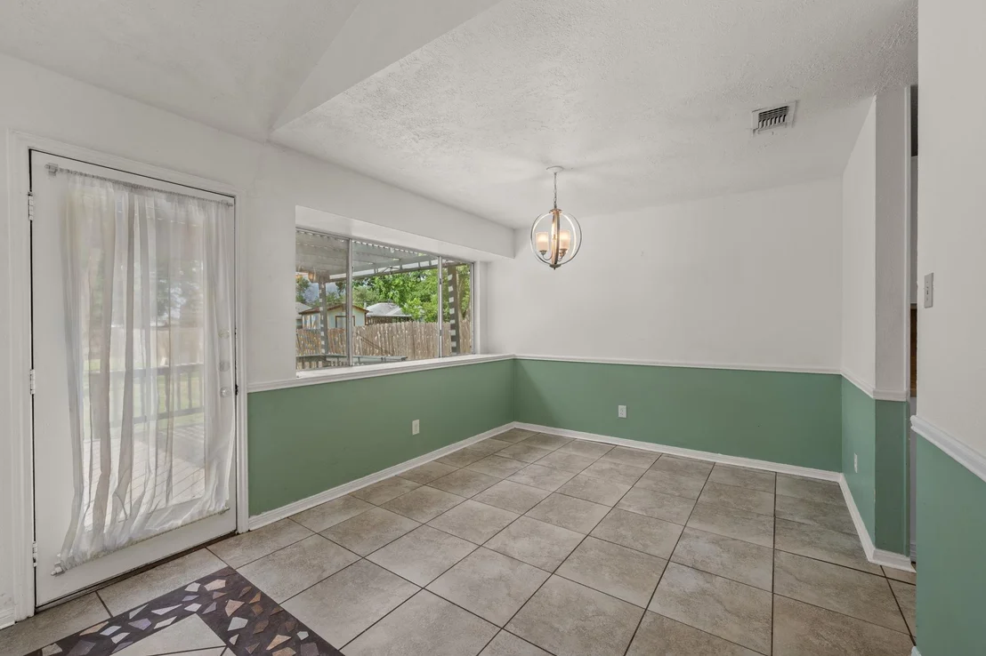 Photo of 1605 Quail Run RD