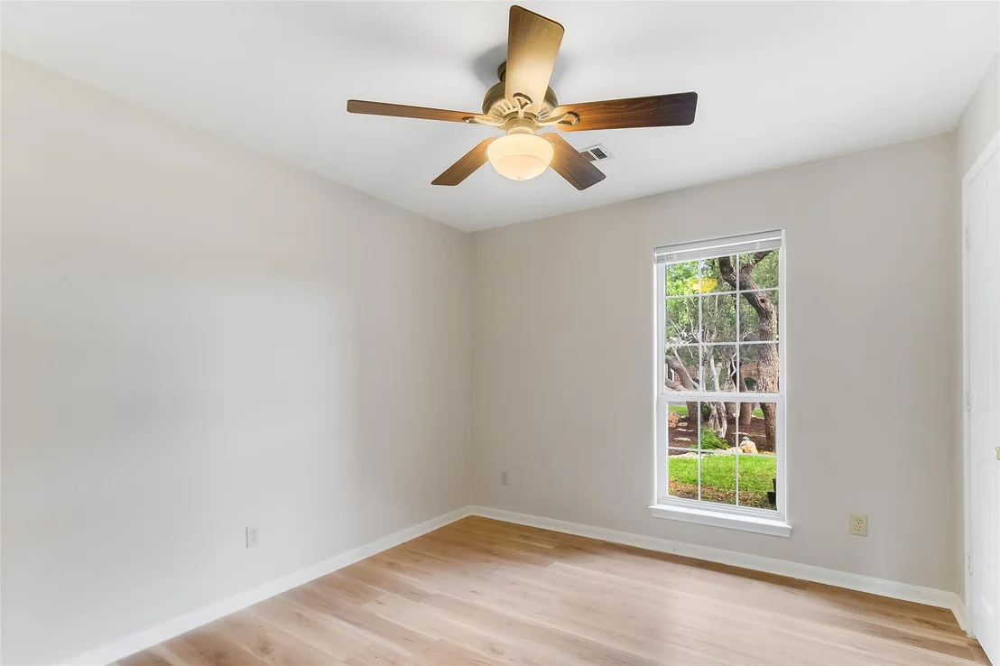 Photo of 220 Fox XING