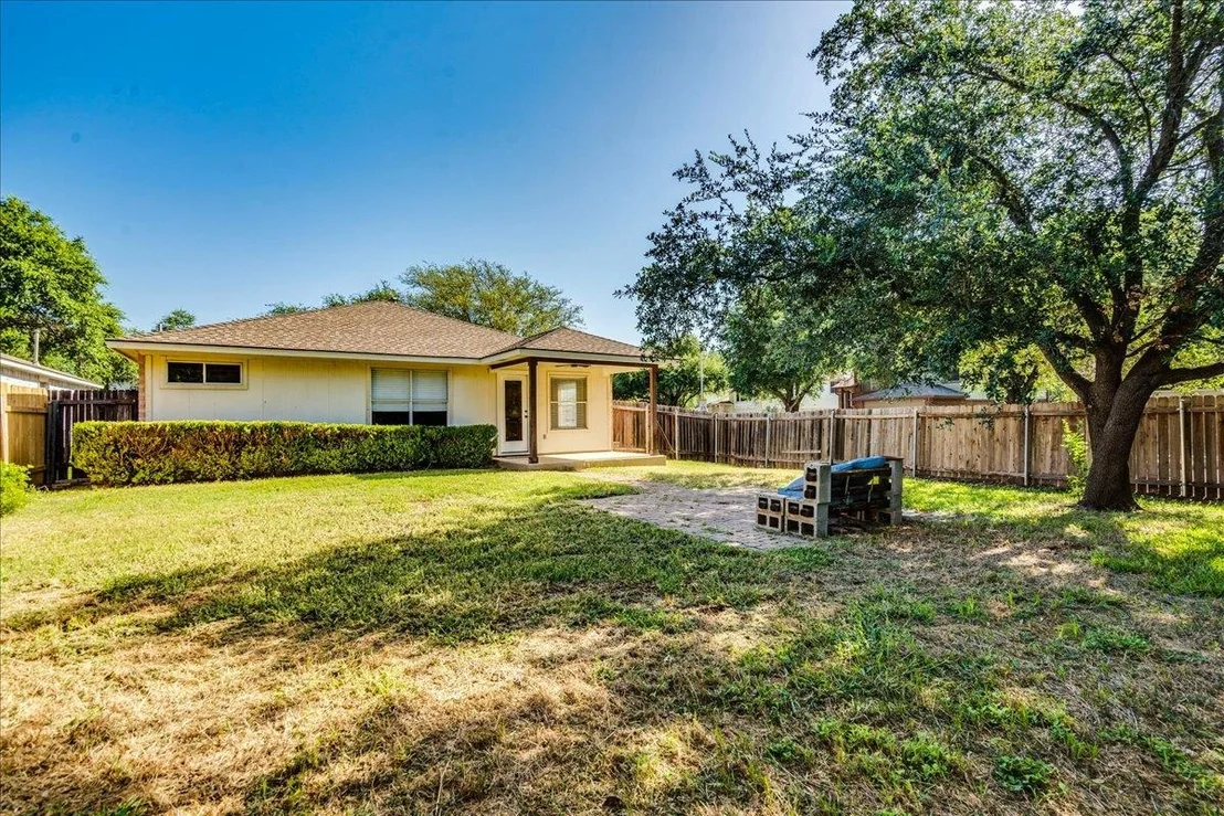Photo of 1701 Friars Tale LN
